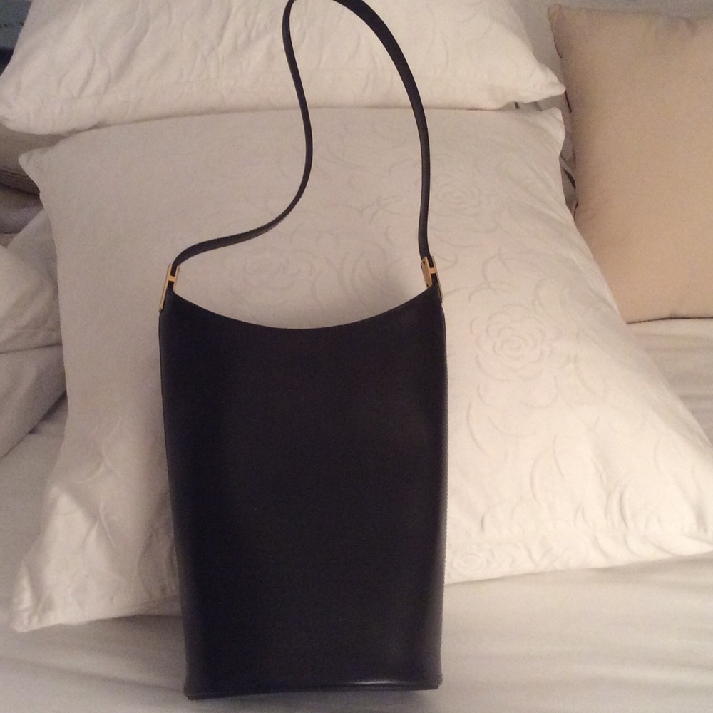 Black Italian Pellicano Women's purse.